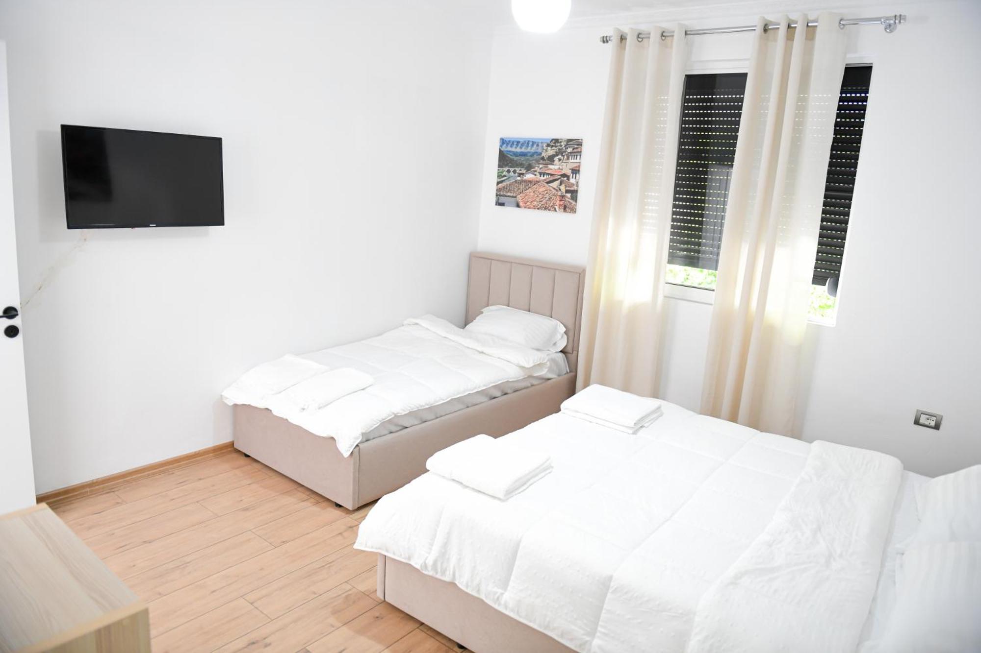 Hotel Villa Edis ベラト エクステリア 写真