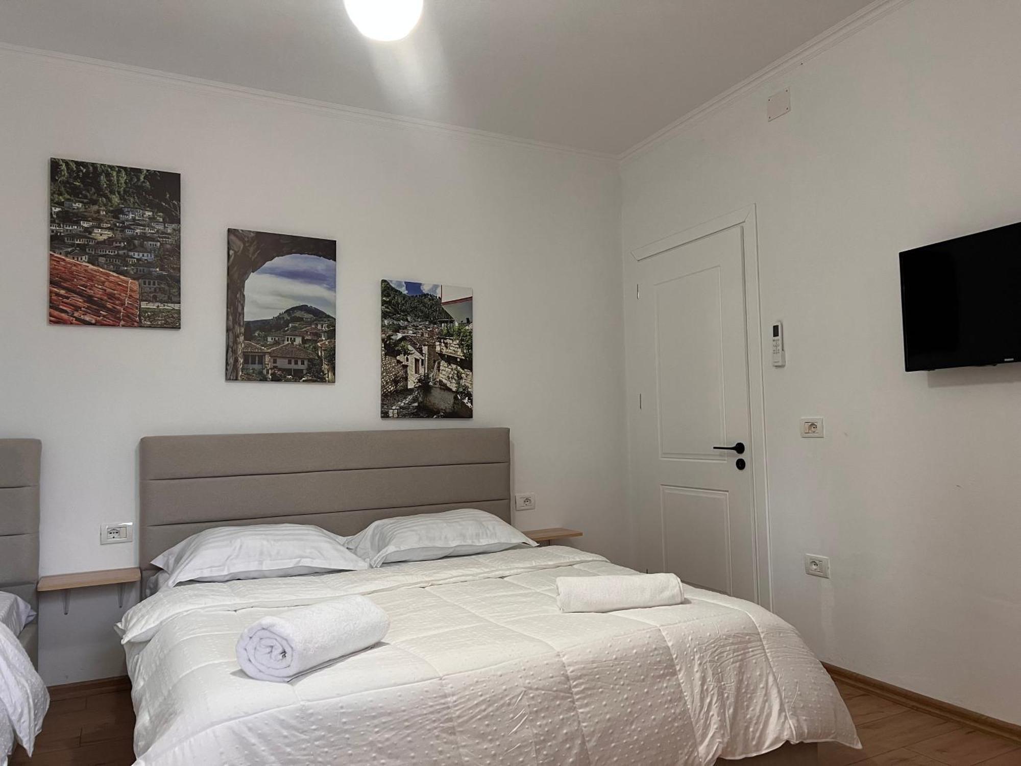 Hotel Villa Edis ベラト エクステリア 写真