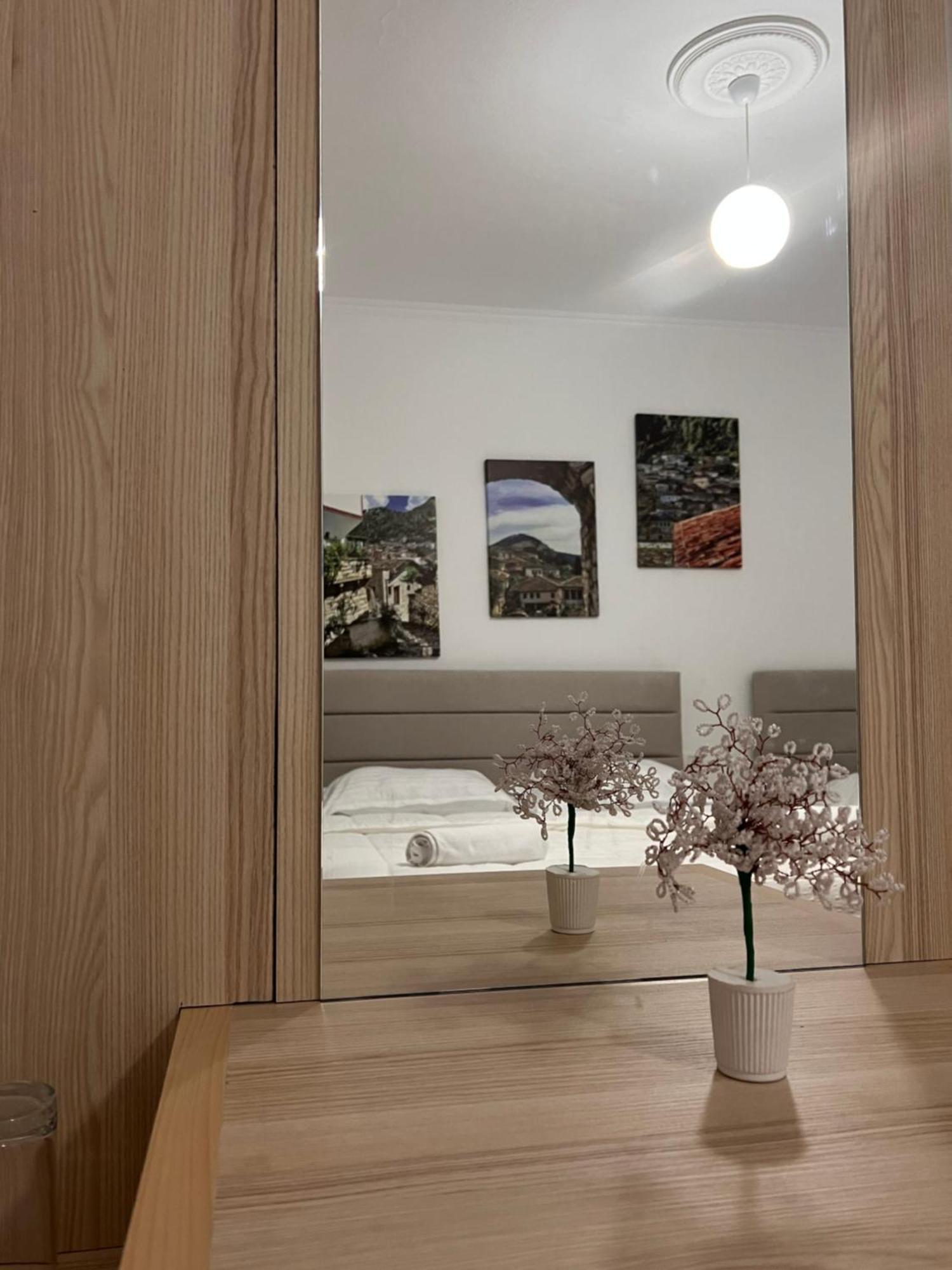 Hotel Villa Edis ベラト エクステリア 写真