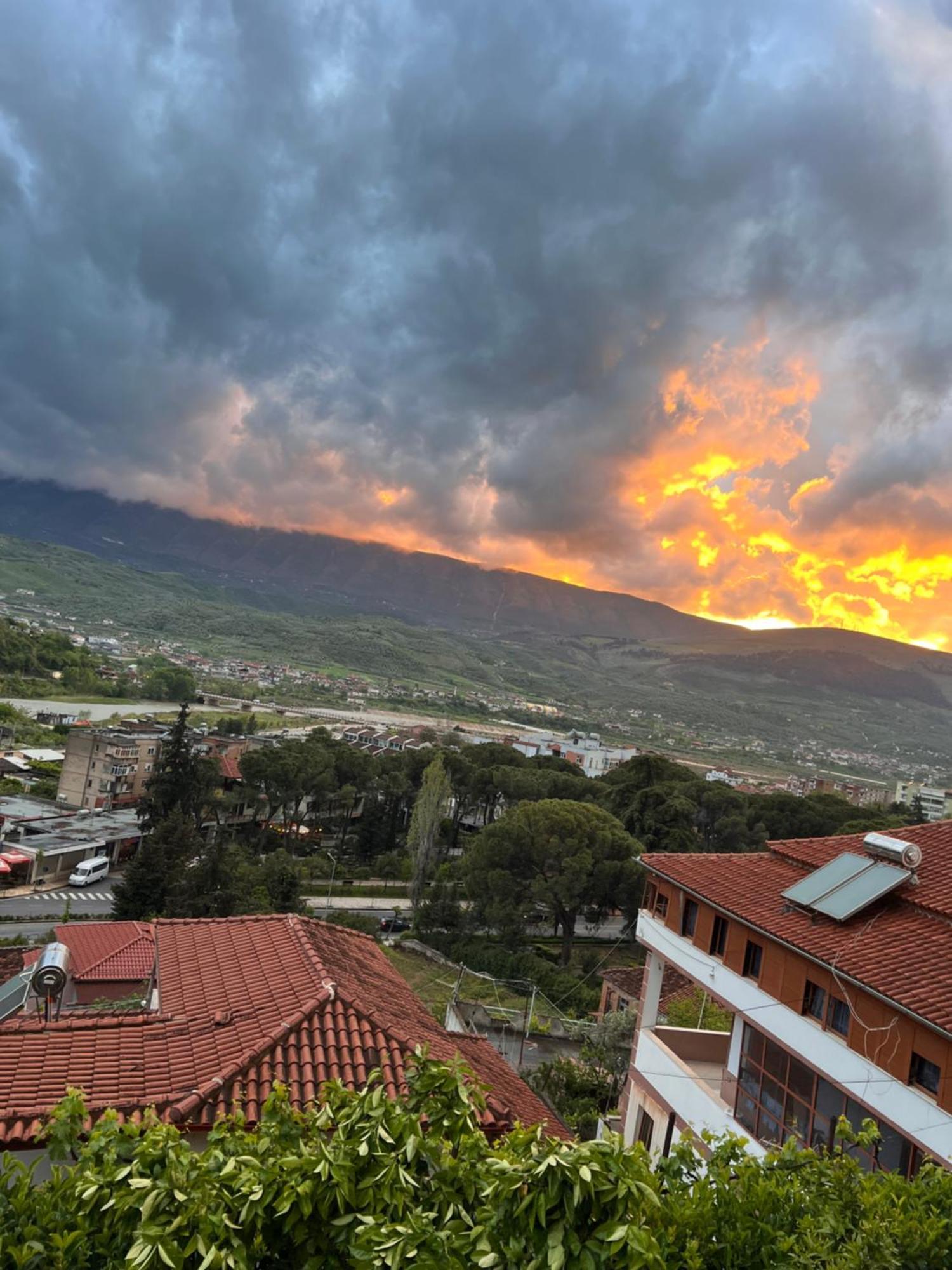 Hotel Villa Edis ベラト エクステリア 写真