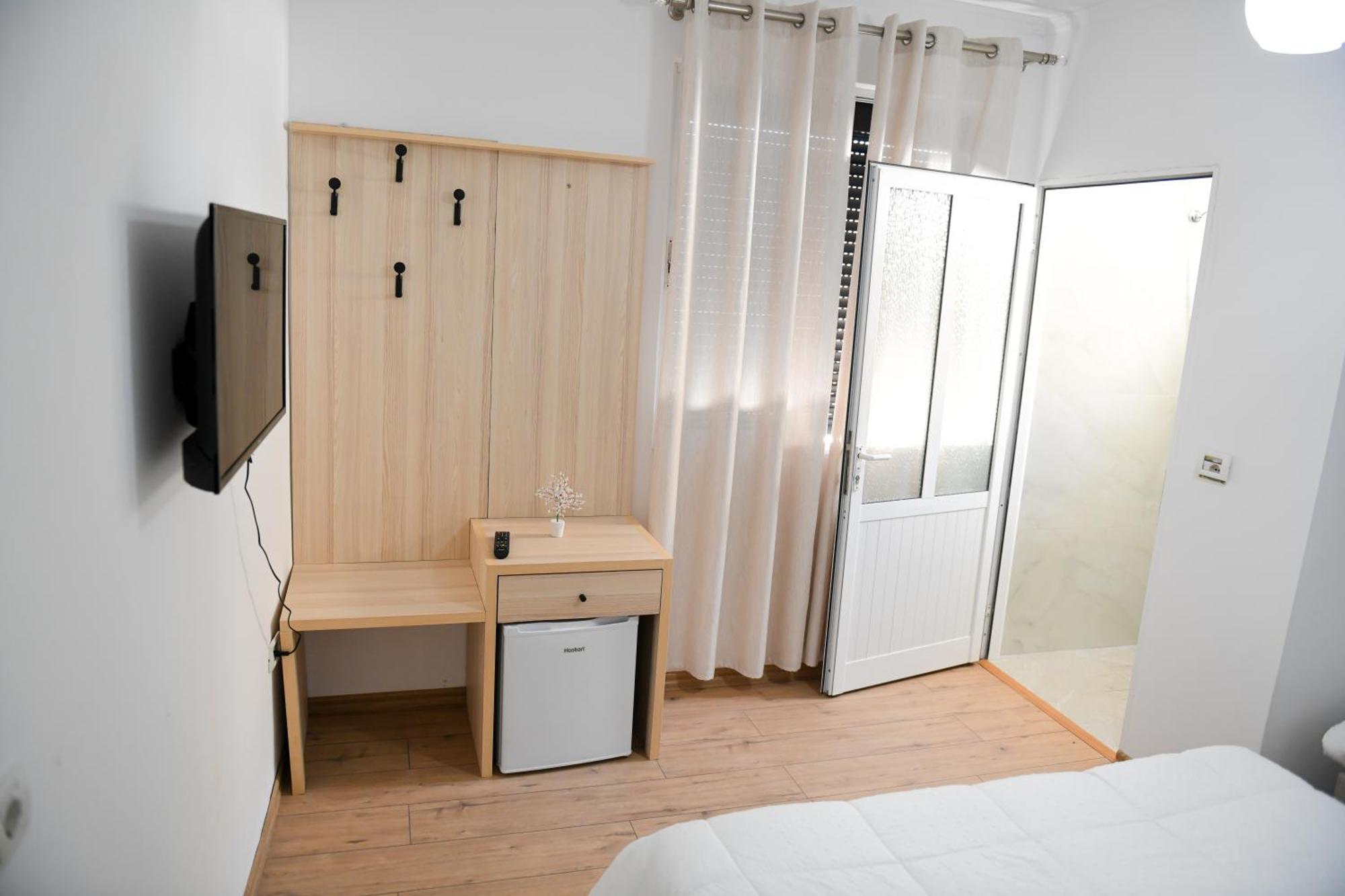 Hotel Villa Edis ベラト エクステリア 写真