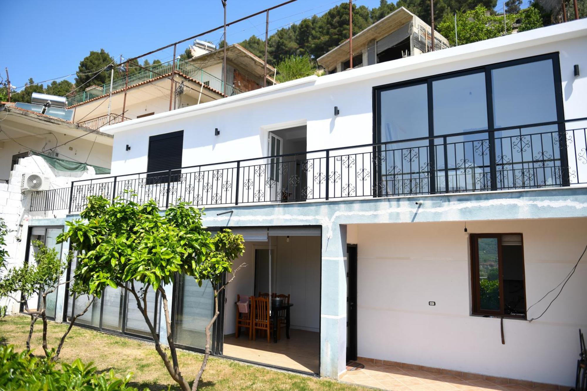 Hotel Villa Edis ベラト エクステリア 写真